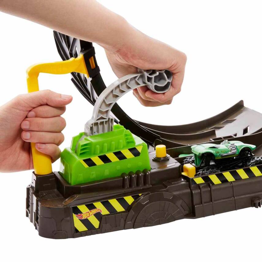 Hot Wheels Monster Trucks Çemberde Yarış Seti HBH70 - 5