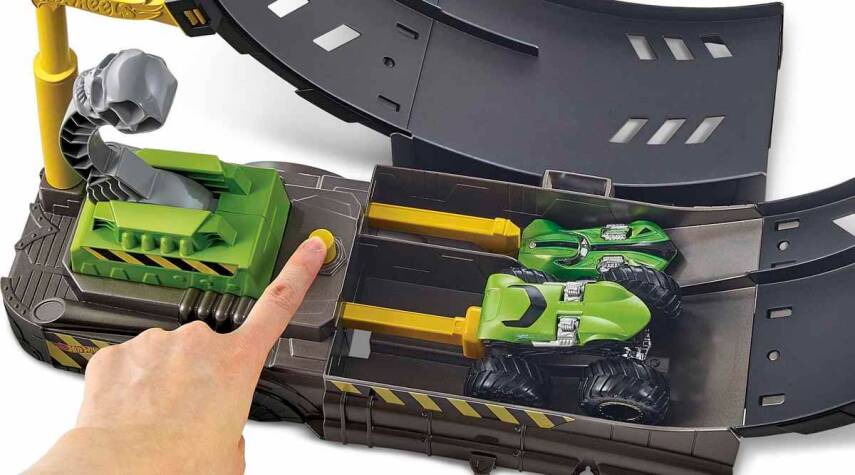 Hot Wheels Monster Trucks Çemberde Yarış Seti HBH70 - 6